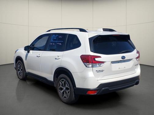 Crystal White Pearl 2019 Subaru Forester Premium
