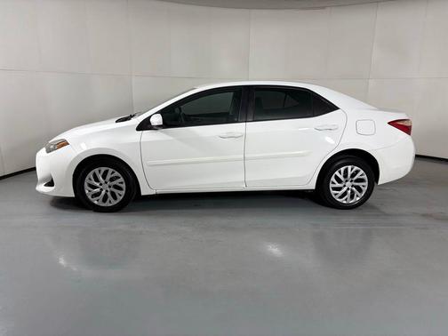 Super White 2017 Toyota Corolla LE