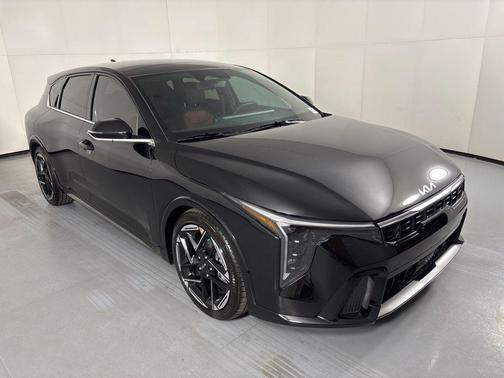 Aurora Black Pearl 2026 Kia K4 GT-Line
