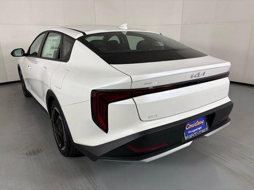 Snow White Pearl 2026 Kia K4 EX