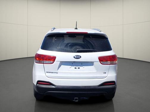 Snow White Pearl 2018 Kia Sorento LX