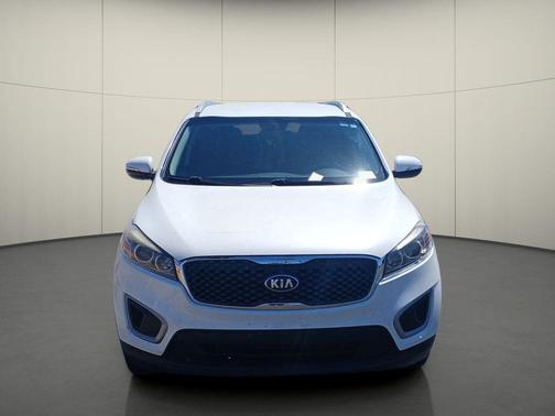 Snow White Pearl 2018 Kia Sorento LX