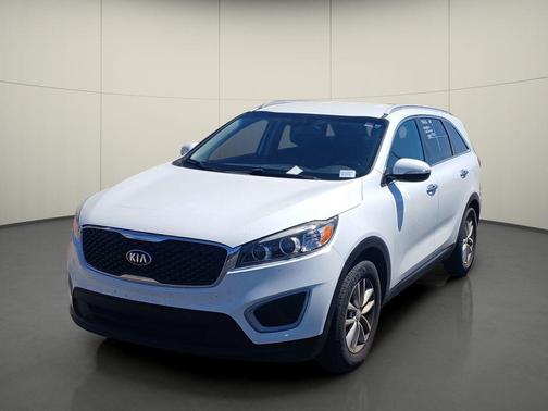 Snow White Pearl 2018 Kia Sorento LX
