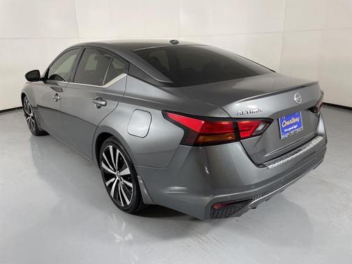2022 Nissan Altima SR FWD