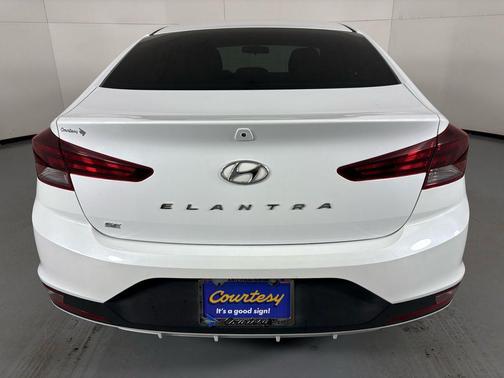 2019 Hyundai ELANTRA SE