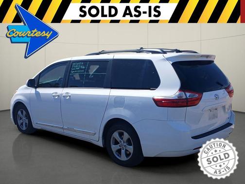 Super White 2015 Toyota Sienna LE
