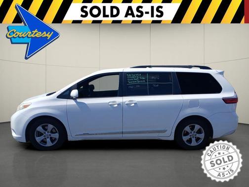 Super White 2015 Toyota Sienna LE