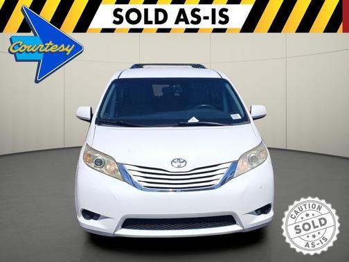 Super White 2015 Toyota Sienna LE