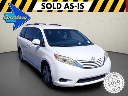 Super White 2015 Toyota Sienna LE