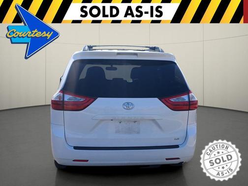 Super White 2015 Toyota Sienna LE