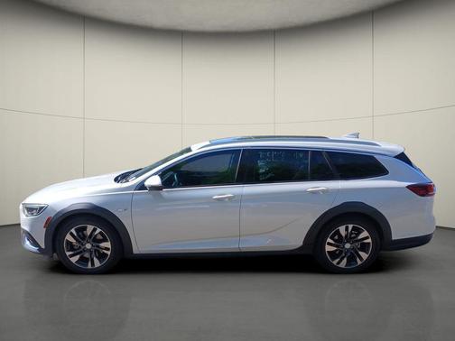 White Frost Tricoat 2018 Buick Regal TourX Preferred