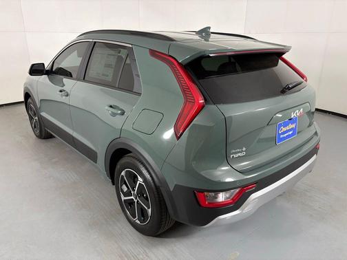 Cityscape Green 2026 Kia Niro EX