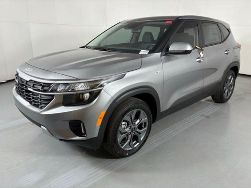 Steel Gray 2026 Kia Seltos LX