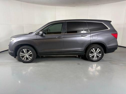 Lunar Silver Metallic 2017 Honda Pilot EX