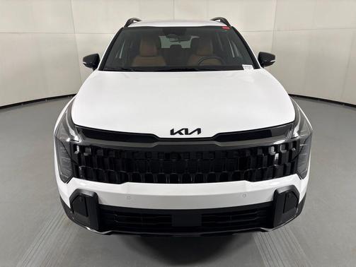 Glacial White Pearl 2026 Kia Sportage X-Line