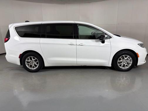 Bright White Clearcoat 2024 Chrysler Pacifica Touring L