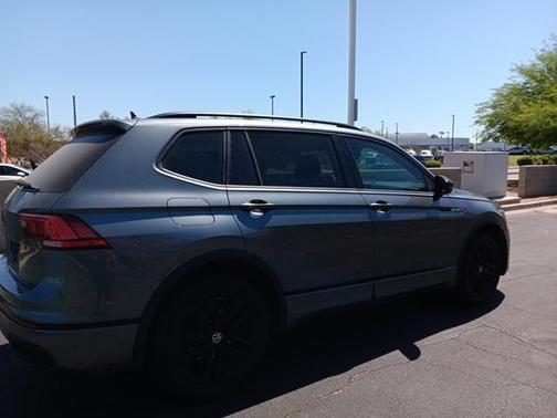 2022 Volkswagen Tiguan 2.0T SE R-Line Black