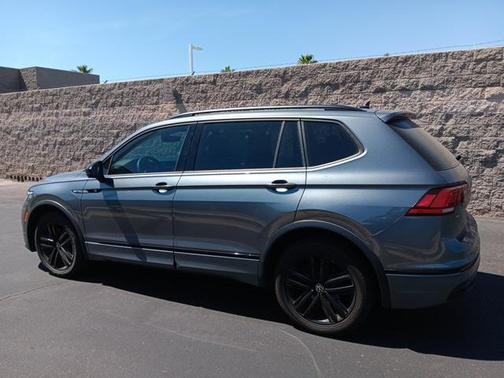 2022 Volkswagen Tiguan 2.0T SE R-Line Black