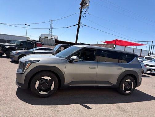 Pebble Gray 2024 Kia EV9 Light Long Range
