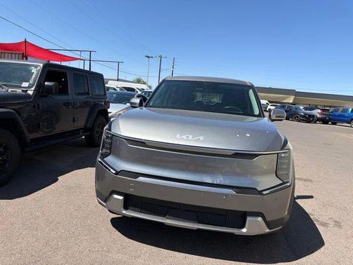 Pebble Gray 2024 Kia EV9 Light Long Range