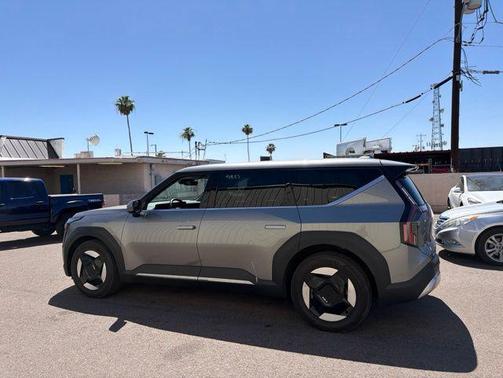 Pebble Gray 2024 Kia EV9 Light Long Range
