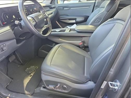 Pebble Gray 2024 Kia EV9 Light Long Range