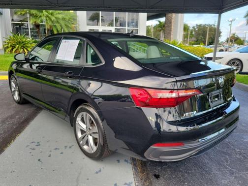 Deep Black Pearl Effect 2024 Volkswagen Jetta 1.5T SE