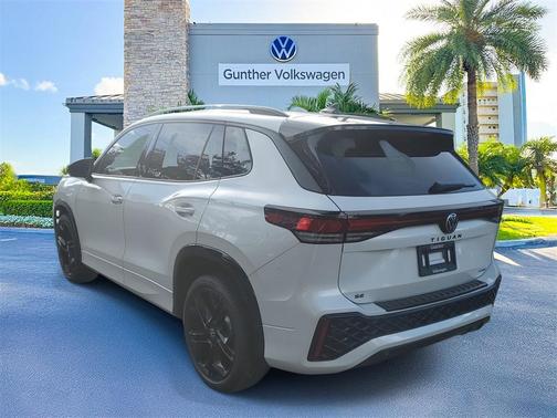 2025 Volkswagen Tiguan 2.0T SE R-Line Black