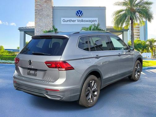 Pyrite Silver Metallic 2024 Volkswagen Tiguan 2.0T SE