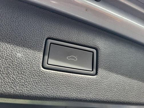 Pyrite Silver Metallic 2024 Volkswagen Tiguan 2.0T SE