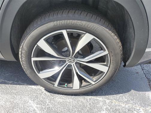 2024 Volkswagen Atlas Cross Sport 2.0T SEL Premium R-Line