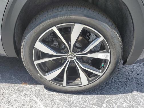 2024 Volkswagen Atlas Cross Sport 2.0T SEL Premium R-Line