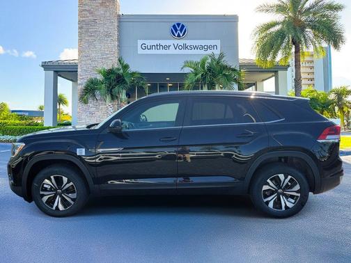 Deep Black Pearl 2026 Volkswagen Atlas Cross Sport 2.0T SE