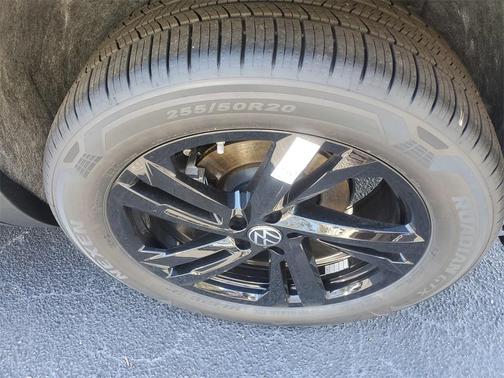 2026 Volkswagen Atlas Cross Sport 2.0T SEL R-Line Black