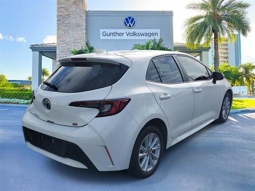 2025 Toyota Corolla Hatchback SE