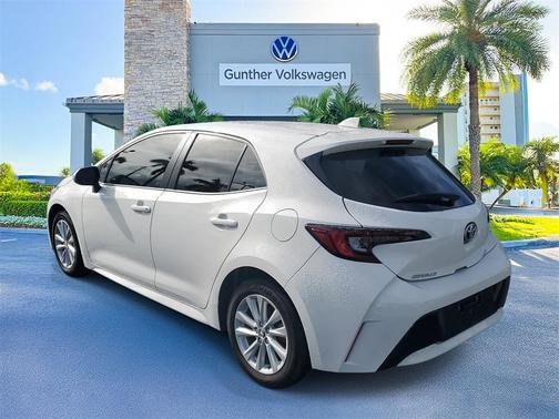 2025 Toyota Corolla Hatchback SE