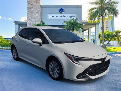 2025 Toyota Corolla Hatchback SE