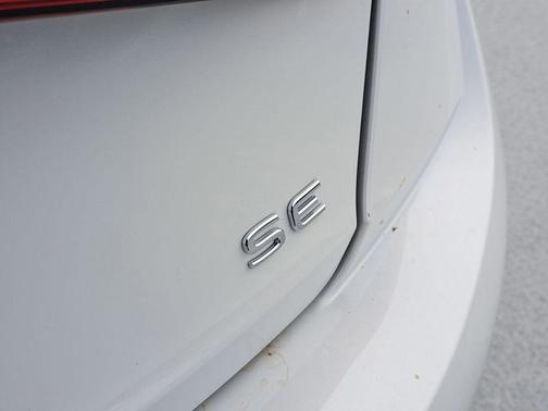 Opal White Pearl 2026 Volkswagen Jetta 1.5T SE