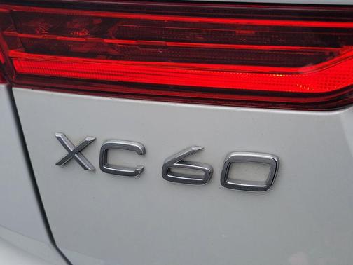 2022 Volvo XC60 Recharge Plug-In Hybrid T8 Inscription Extended Range
