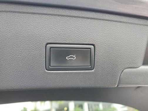 2021 Volkswagen Atlas Cross Sport 2.0T SE w/Technology