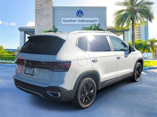 2025 Volkswagen Taos 1.5T SE