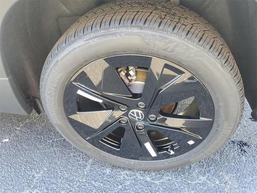 2025 Volkswagen Taos 1.5T SE