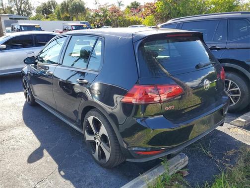 2016 Volkswagen Golf GTI 2.0T SE w/Performance Package 4-Door