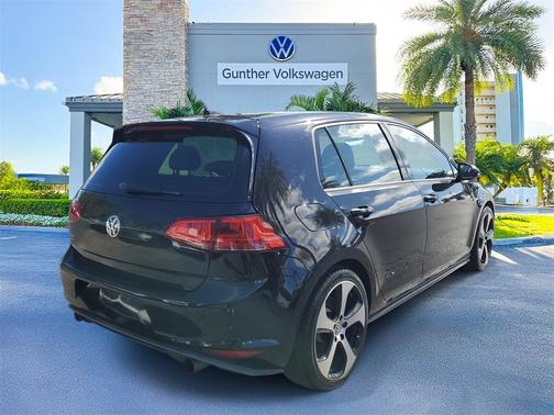2016 Volkswagen Golf GTI 2.0T SE w/Performance Package 4-Door