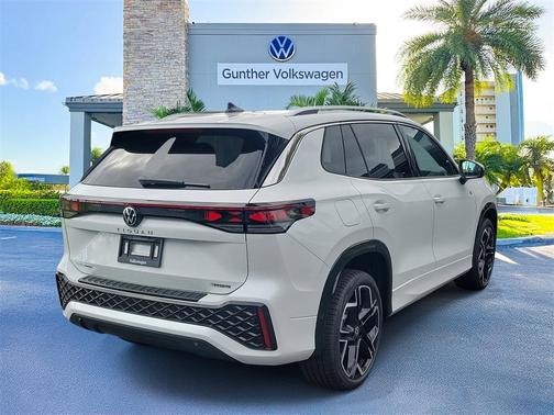 2026 Volkswagen Tiguan 2.0T SEL R-Line