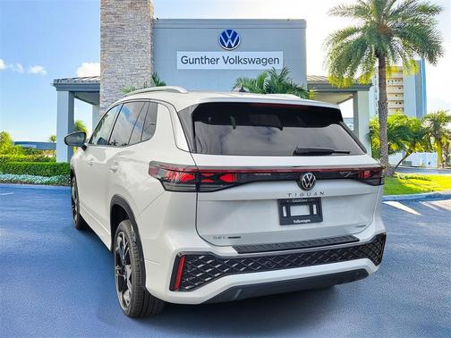 2026 Volkswagen Tiguan 2.0T SEL R-Line