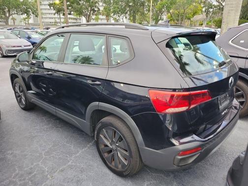 Deep Black Pearl Effect 2023 Volkswagen Taos 1.5T S