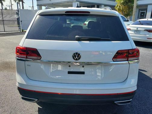 Pure White 2023 Volkswagen Atlas 2.0T SE