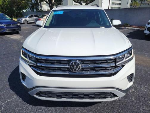 Pure White 2023 Volkswagen Atlas 2.0T SE