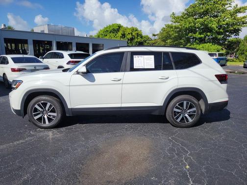 Pure White 2023 Volkswagen Atlas 2.0T SE